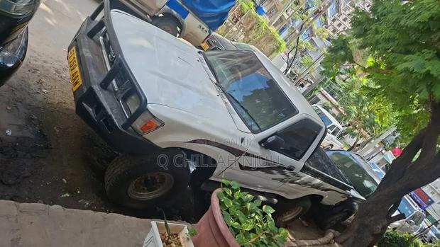 Toyota Hilux 1999 White