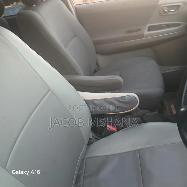 Toyota Noah 2003 White