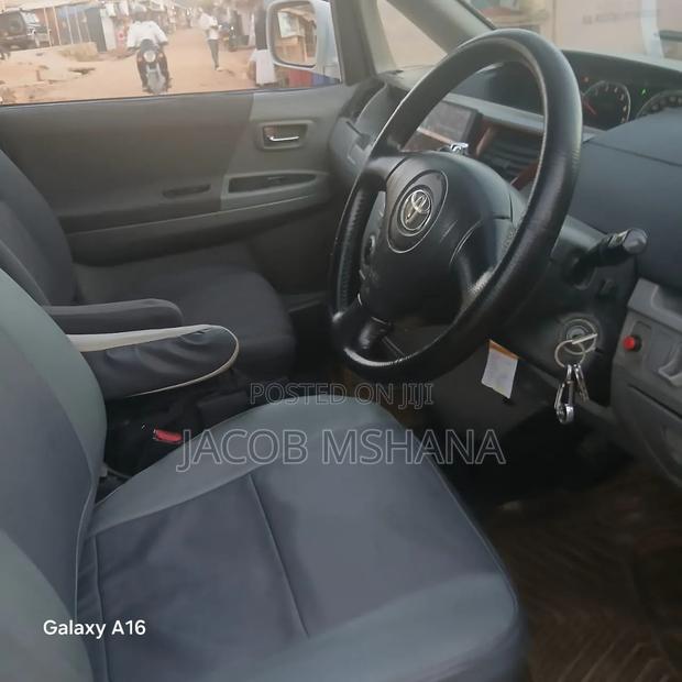 Toyota Noah 2003 White