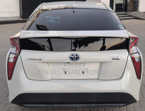 Toyota Prius 2018 White