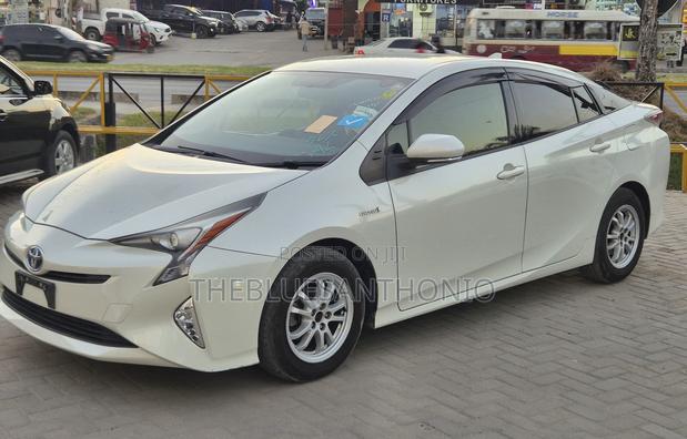 Toyota Prius 2018 White