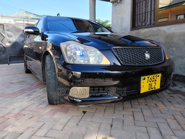 Toyota Crown 2005 Black