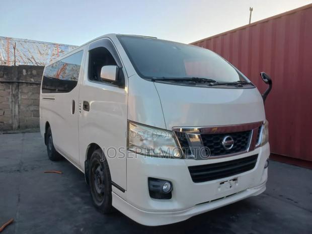 Toyota HiAce 2009 White