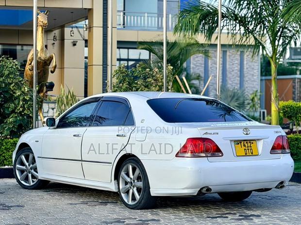 Toyota Crown 2004 White