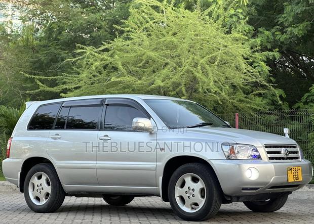 Toyota Kluger 2005 Silver