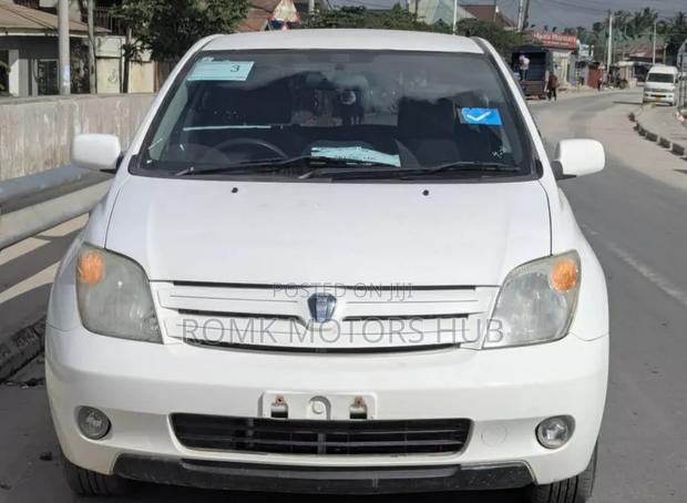 Toyota IST 2003 White