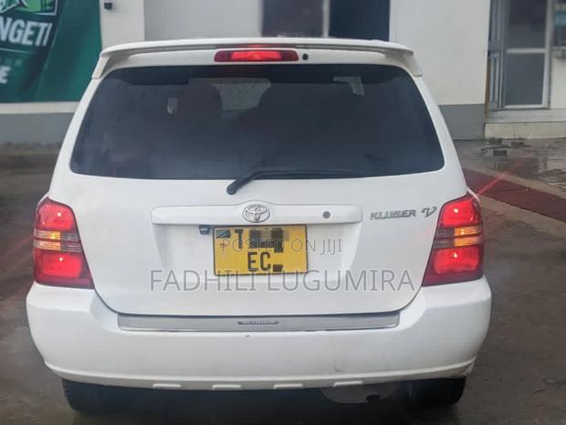 Toyota Kluger 2004 White