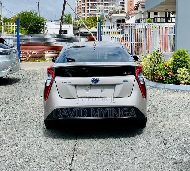 Toyota Prius 2017 Silver