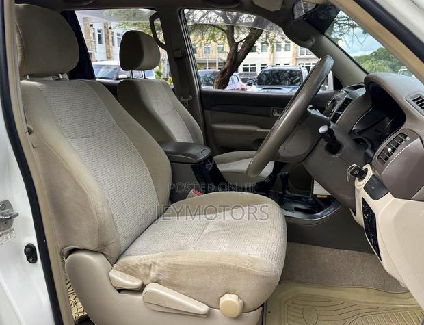 Toyota Land Cruiser Prado 2006 White
