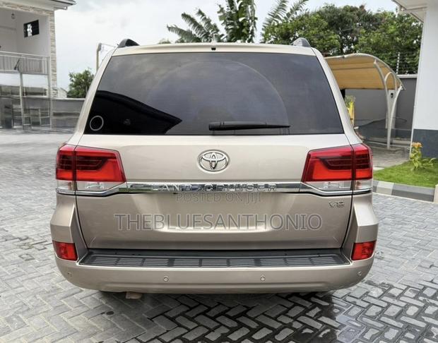 Toyota Land Cruiser 2017 Gold