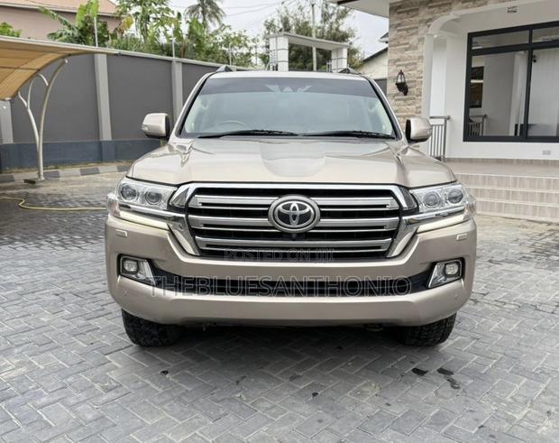 Toyota Land Cruiser 2017 Gold
