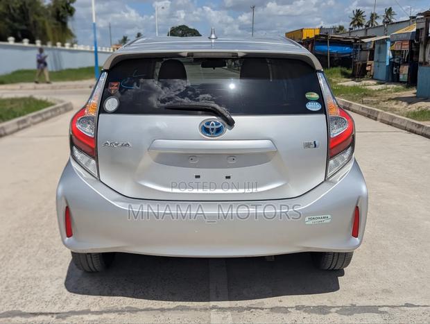 Toyota Aqua 2018 Silver