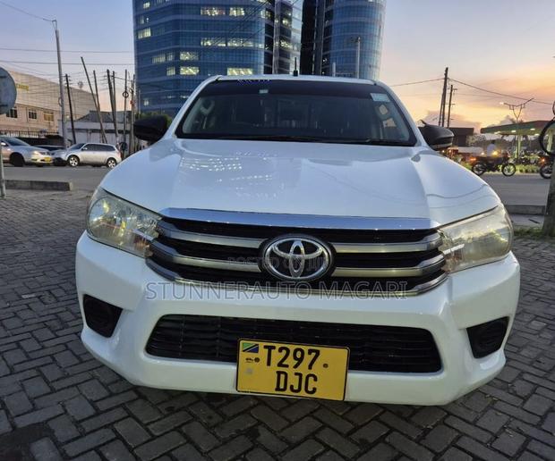 Toyota Hilux 2016 Pearl