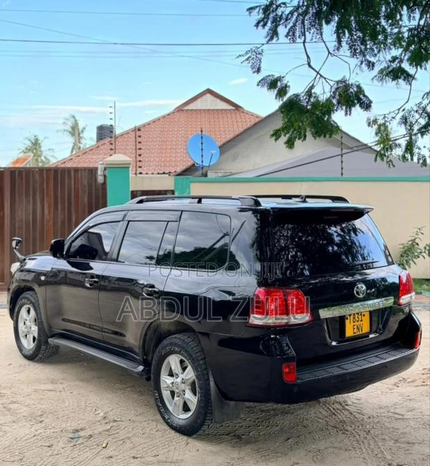 Toyota Land Cruiser Prado 2010 Black