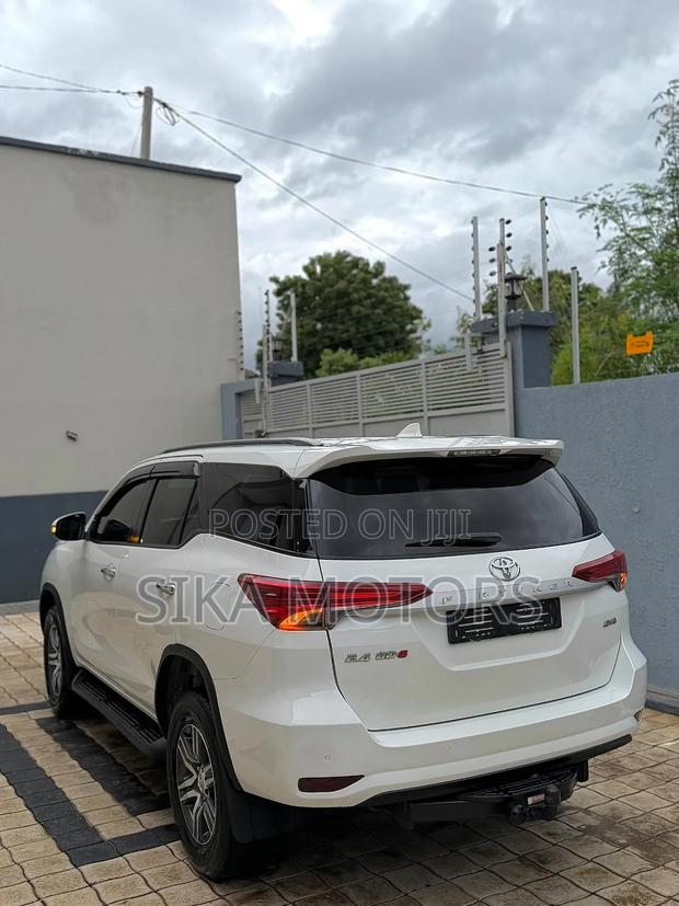 Toyota Fortuner 2022 White