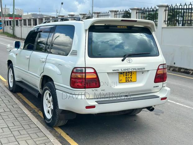 Toyota Land Cruiser 2006 Pearl