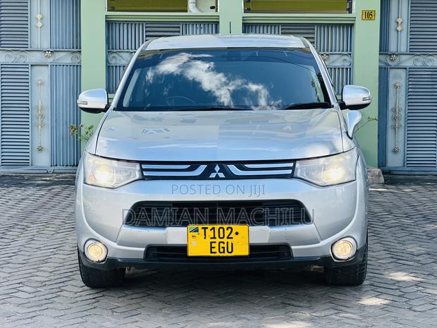 Mitsubishi Outlander 2012 Silver