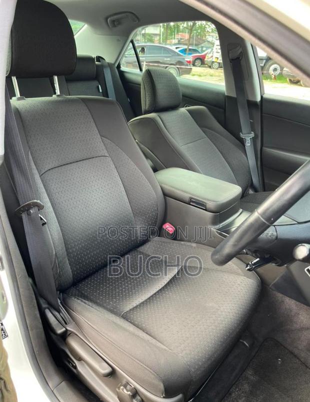 Toyota Crown 2010 White