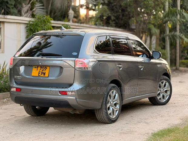 Mitsubishi Outlander 2013 Silver