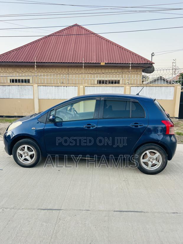 Toyota Vitz 1.3 FWD 5dr 2010 Blue