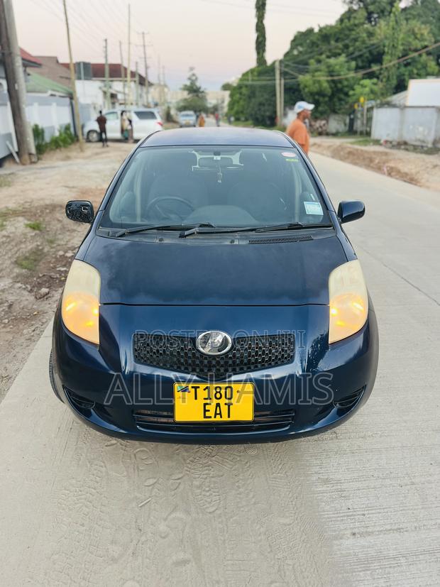 Toyota Vitz 1.3 FWD 5dr 2010 Blue