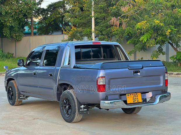 Toyota Hilux 2018 Blue