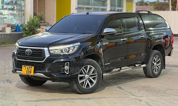 Toyota Hilux 2019 Black