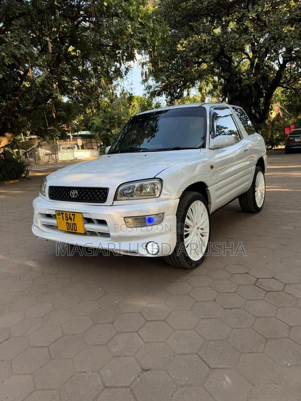 Toyota RAV4 Automatic 2000 White