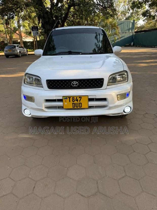 Toyota RAV4 Automatic 2000 White