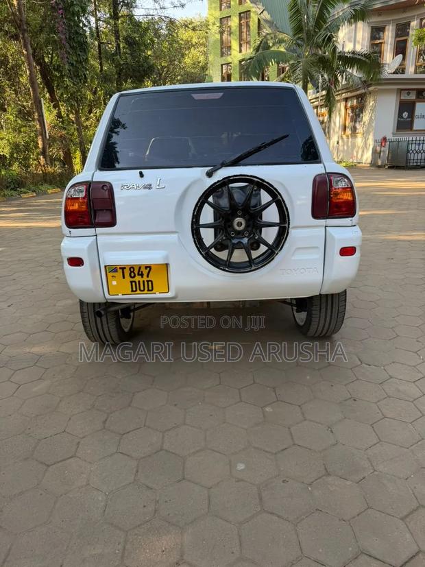 Toyota RAV4 Automatic 2000 White