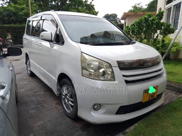 Toyota Noah 2009 White