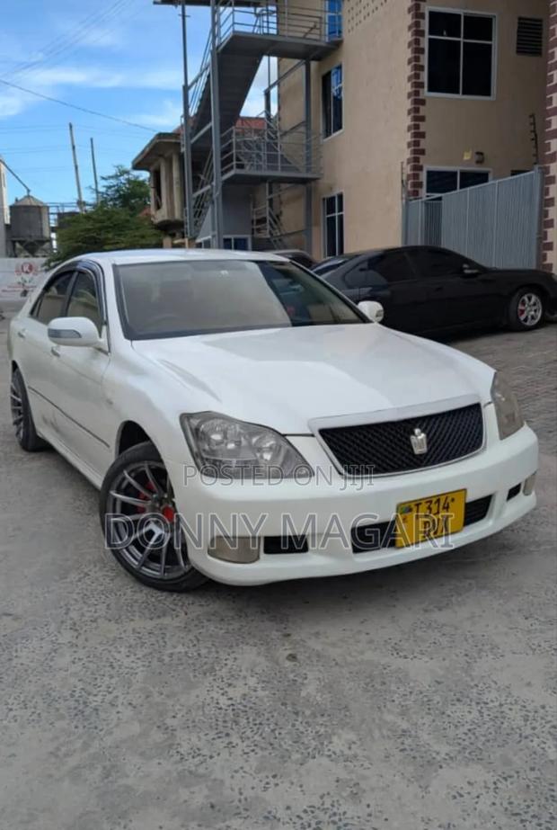 Toyota Crown Royale 2005 White