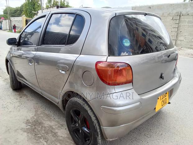 Toyota Vitz 2004 Gray