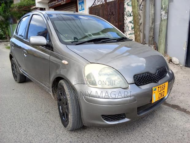 Toyota Vitz 2004 Gray