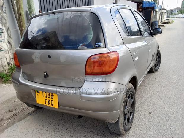 Toyota Vitz 2004 Gray