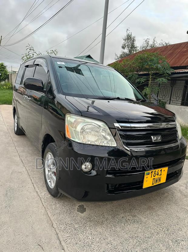 Toyota Noah 2008 Black