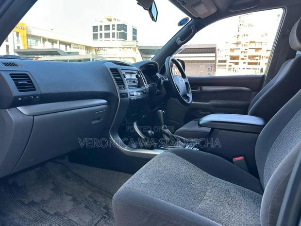 Toyota Land Cruiser Prado 2006 Gray