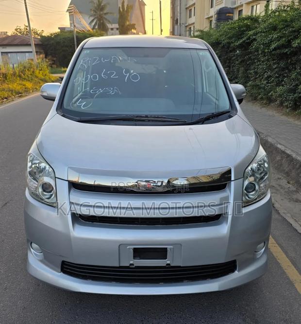 Toyota Noah 2008 Silver