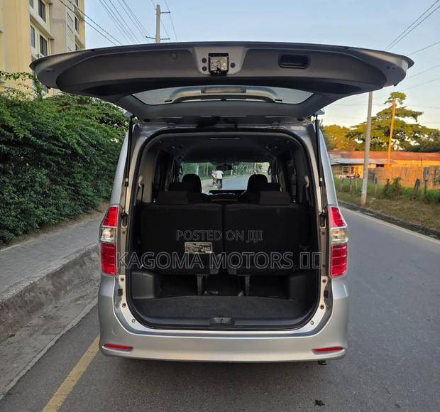 Toyota Noah 2008 Silver