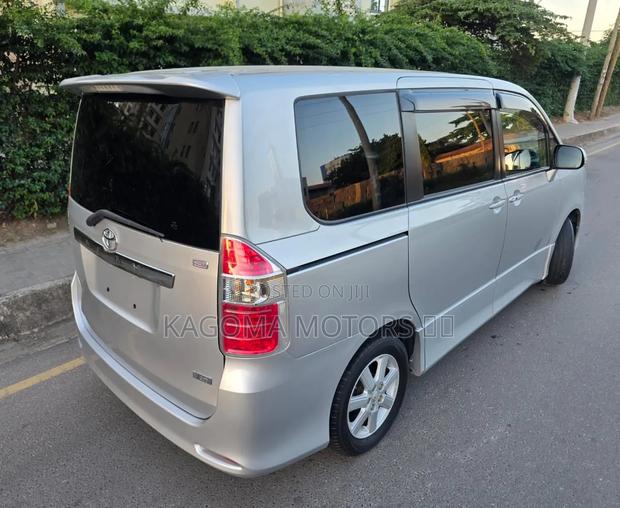 Toyota Noah 2008 Silver