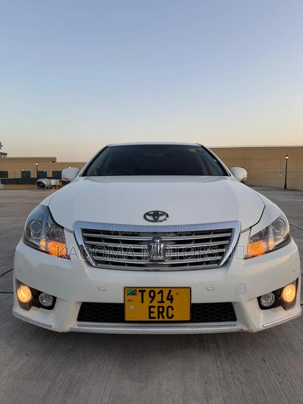 Toyota Crown 2010 White