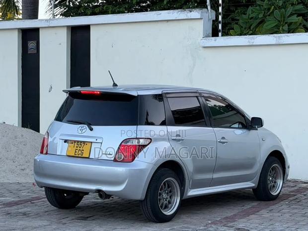 Toyota IST 2006 Silver