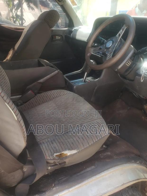 Toyota HiAce 2002 Gold