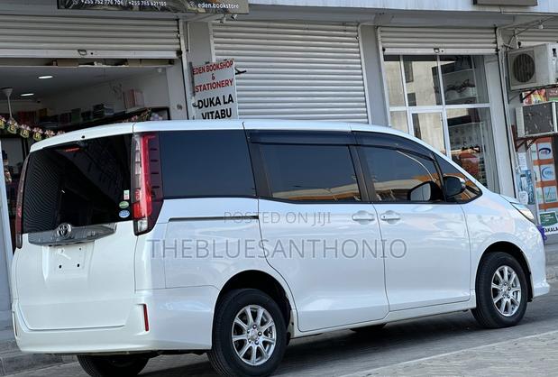 Toyota Noah 2016 White