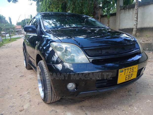 Toyota IST 2003 Black