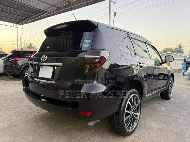 Toyota Vanguard 2011 Black