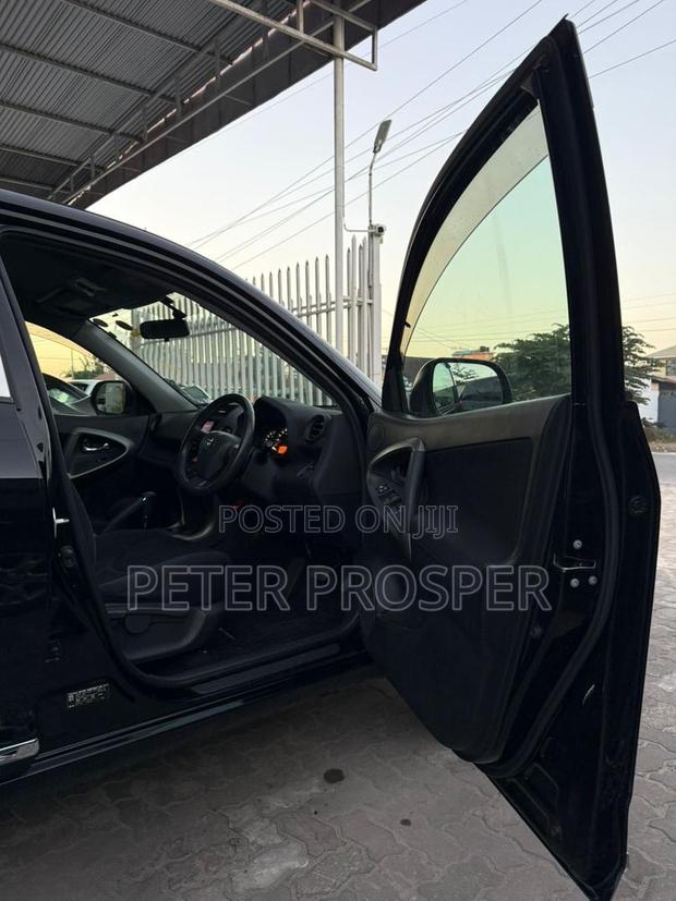 Toyota Vanguard 2011 Black