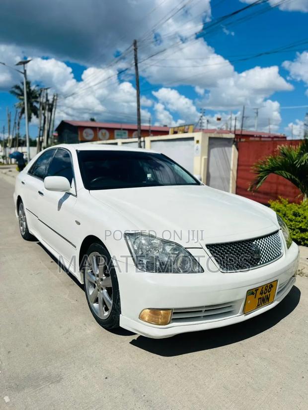 Toyota Crown Royale 2005 White