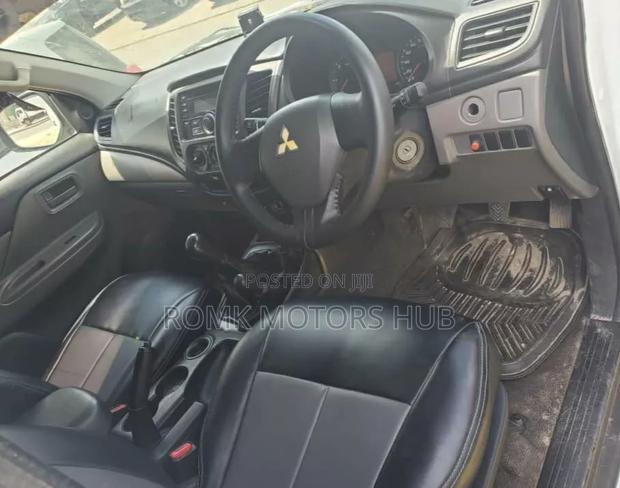 Mitsubishi L200 2008 White