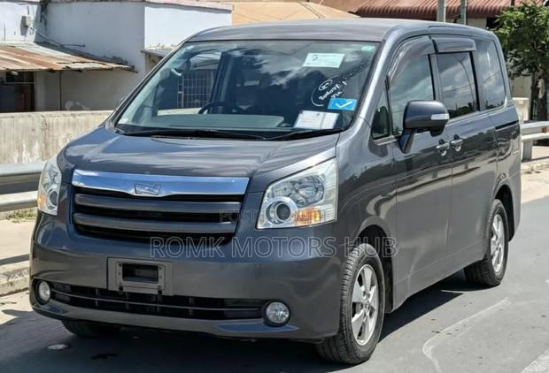 Toyota Noah 2008 Matt Black